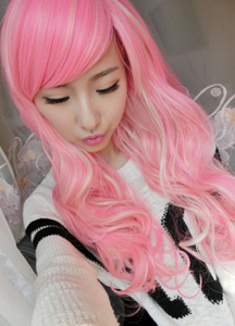 バブルピンクの髪のかつら